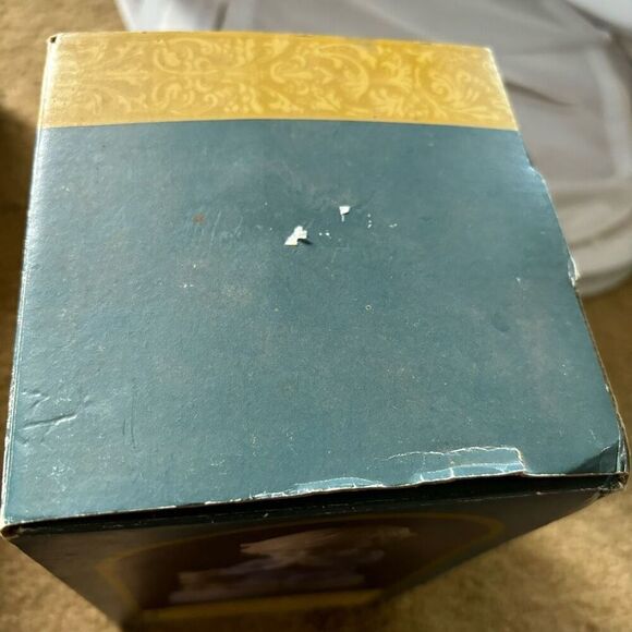 Musical Porcelain Praying Child Sculpture *New* - Picture 9 of 9